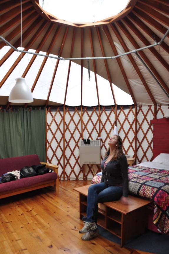 A aconchegante arquitetura mongol do nosso Yurt no Big Sur, ao sul de Carmel, na costa da Califórnia, nos Estados Unidos
